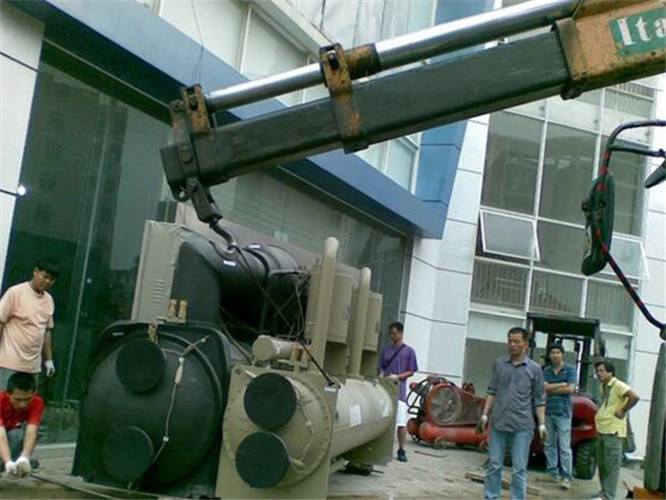 济阳区随车吊和汽车吊的核心区别是什么？哪种更省钱？