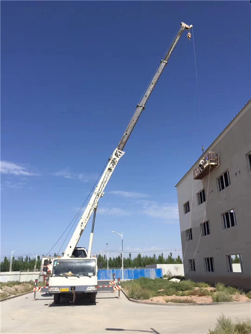 济阳区“轻装强干”—— 吊车的 “轻量化臂架” 技术